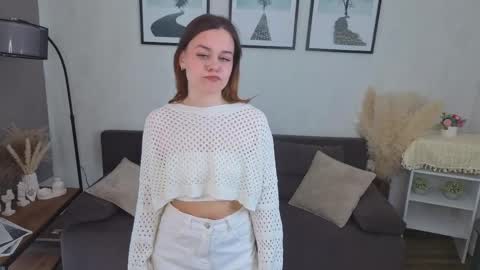 Snapshot of ciaragately chatting on April 4, 11:29 am My name is Mia hello everyone online show from April 4, 11:29 am