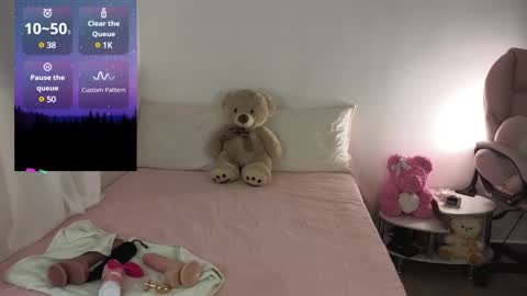 Snapshot of cielo_18d chatting on December 17, 4:56 am Mia online show from December 17, 4:56 am