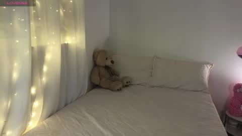 Snapshot of cielo_18d chatting on January 12, 3:49 am Mia online show from January 12, 3:49 am