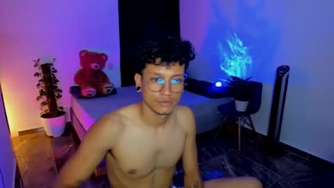 Luna and Sebas  online show from January 17, 5:42 am