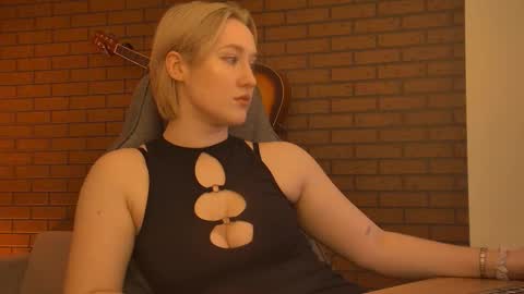 Cin Bellamy online show from February 15, 7:51 am