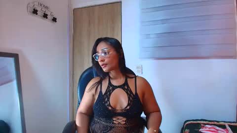 Snapshot of cindy_carter_ chatting on December 15, 8:02 pm CINDY online show from December 15, 8:02 pm