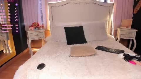 Cindy  online show from January 17, 8:00 pm