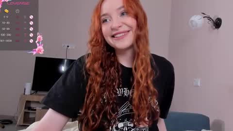 Snapshot of cinnabongirls chatting on December 2, 1:24 pm Maddy online show from December 2, 1:24 pm