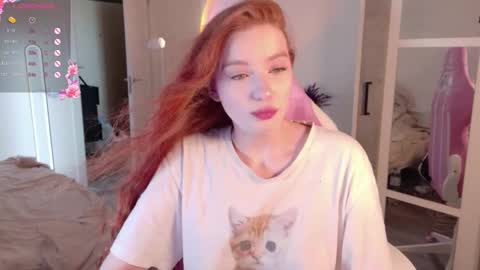 Snapshot of cinnabongirls chatting on October 19, 7:31 am Maddy online show from October 19, 7:31 am