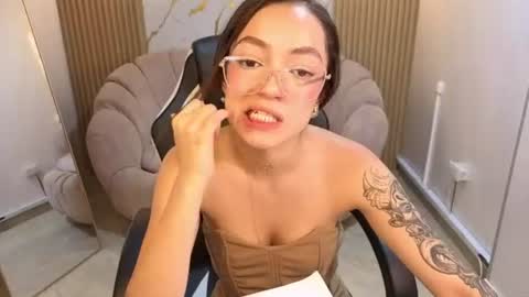 Snapshot of cinnamon_b chatting on July 23, 1:58 am Cinnamon online show from July 23, 1:58 am