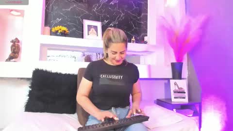 Cinthya  online show from February 19, 12:12 pm