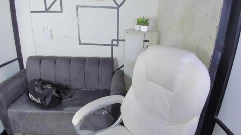 CintiaCollins  online show from February 22, 4:51 pm