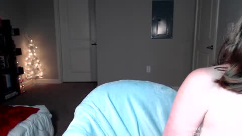 Snapshot of circeeve chatting on December 7, 7:49 am circeeve was circebubbly 3 online show from December 7, 7:49 am