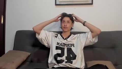 Snapshot of cirosky_elchicopolla chatting on December 1, 4:39 am cirosky_elchicopolla online show from December 1, 4:39 am