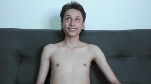 Snapshot of cirosky_elchicopolla chatting on December 4, 5:28 am cirosky_elchicopolla online show from December 4, 5:28 am