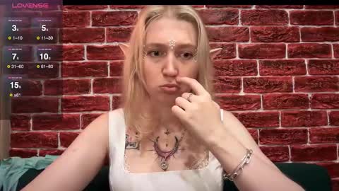 citrusblissss online show from October 31, 3:02 pm