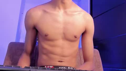 cj_davis1 online show from November 21, 1:43 pm