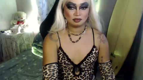 QUEEN CESS online show from May 13, 12:30 am
