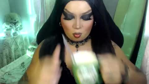 Snapshot of cj_parker69 chatting on June 8, 2:34 am QUEEN CESS online show from June 8, 2:34 am