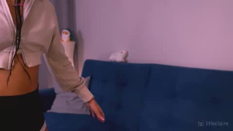 Snapshot of claire_amoure chatting on November 8, 4:18 pm Claire online show from November 8, 4:18 pm