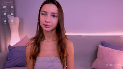 Snapshot of claire_amoure chatting on December 2, 7:14 am Claire online show from December 2, 7:14 am