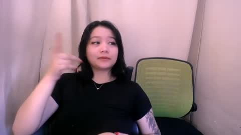 Snapshot of claire_andersen chatting on April 20, 1:41 am claire online show from April 20, 1:41 am