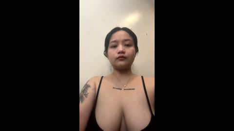 Snapshot of claire_andersen chatting on May 1, 4:55 pm claire online show from May 1, 4:55 pm