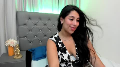 Snapshot of claire_aristizabal chatting on December 13, 10:23 pm claire aristizabal online show from December 13, 10:23 pm