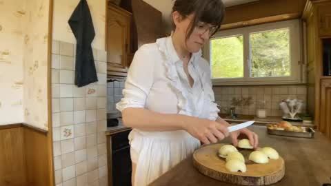 Claire Moulin online show from April 24, 12:07 pm