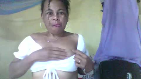 clairette9794 online show from June 7, 3:21 am