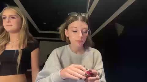 clairewalkerr online show from October 16, 12:44 am