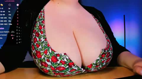 Snapshot of clara4love chatting on February 19, 10:42 pm Clara online show from February 19, 10:42 pm