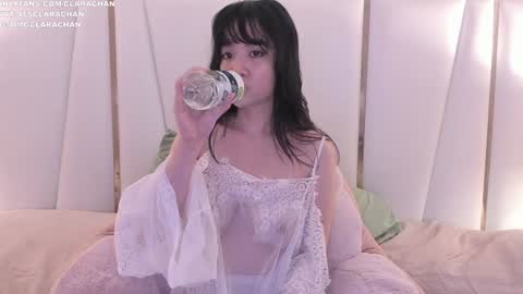 Snapshot of clara_chan chatting on October 10, 4:00 am IG online show from October 10, 4:00 am