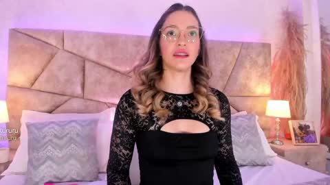 Snapshot of claradelmar_ chatting on May 19, 10:32 am Clara del mar online show from May 19, 10:32 am