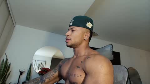 Snapshot of clark_strong chatting on January 19, 11:32 pm clark_strong online show from January 19, 11:32 pm