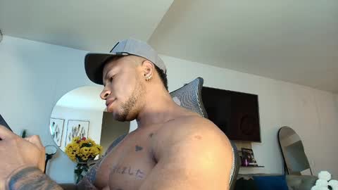 Snapshot of clark_strong chatting on February 26, 8:33 pm clark_strong online show from February 26, 8:33 pm