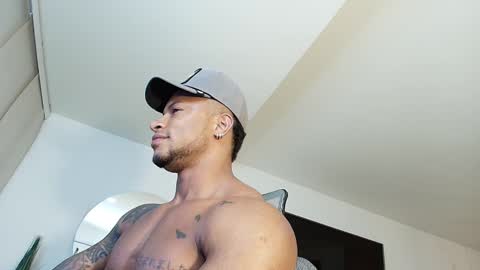 Snapshot of clark_strong chatting on February 27, 2:42 am clark_strong online show from February 27, 2:42 am