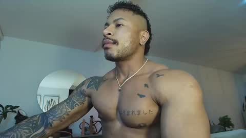 Snapshot of clark_strong chatting on October 6, 8:06 pm clark_strong online show from October 6, 8:06 pm