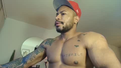 Snapshot of clark_strong chatting on November 3, 8:21 pm clark_strong online show from November 3, 8:21 pm