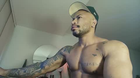 Snapshot of clark_strong chatting on November 9, 11:41 am clark_strong online show from November 9, 11:41 am