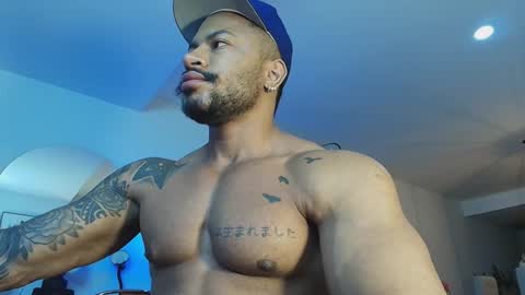 Snapshot of clark_strong chatting on November 15, 11:07 am clark_strong online show from November 15, 11:07 am