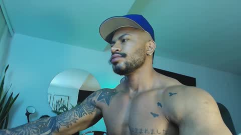 Snapshot of clark_strong chatting on November 16, 12:00 pm clark_strong online show from November 16, 12:00 pm