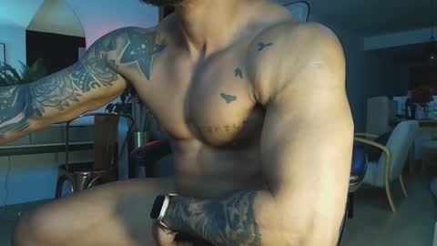 Snapshot of clark_strong chatting on November 17, 8:25 pm clark_strong online show from November 17, 8:25 pm