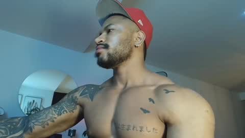 Snapshot of clark_strong chatting on November 18, 8:35 pm clark_strong online show from November 18, 8:35 pm