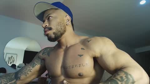 Snapshot of clark_strong chatting on November 23, 11:32 am clark_strong online show from November 23, 11:32 am