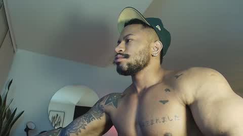 Snapshot of clark_strong chatting on November 29, 10:51 am clark_strong online show from November 29, 10:51 am