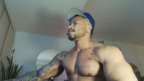 Snapshot of clark_strong chatting on December 1, 12:26 am clark_strong online show from December 1, 12:26 am