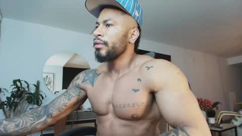 Snapshot of clark_strong chatting on April 23, 11:31 am clark_strong online show from April 23, 11:31 am