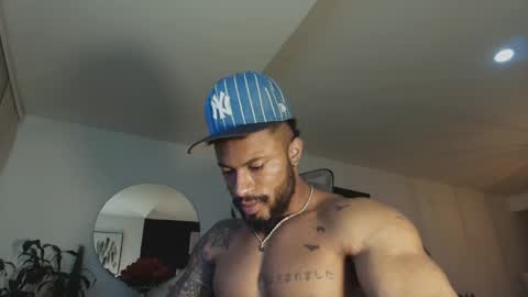 Snapshot of clark_strong chatting on April 29, 9:10 pm clark_strong online show from April 29, 9:10 pm