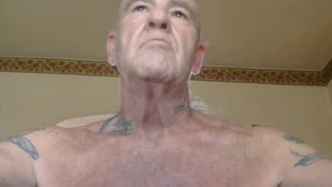 Snapshot of classic_rock_and_oldies chatting on June 11, 11:36 pm Pizza online show from June 11, 11:36 pm