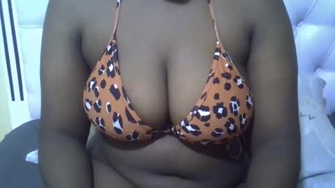 Snapshot of classy_zoey chatting on October 16, 1:17 am classy_zoey online show from October 16, 1:17 am