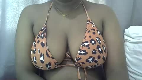 Snapshot of classy_zoey chatting on December 3, 8:45 am classy_zoey online show from December 3, 8:45 am