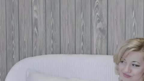 Classy Tinna online show from April 14, 5:13 am