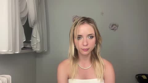 ClaudiaGold online show from September 8, 8:30 pm